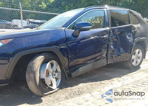 2021 Toyota Rav4 Xle z USA, uszkodzony, nr VIN 2T3P1RFV1MW209641